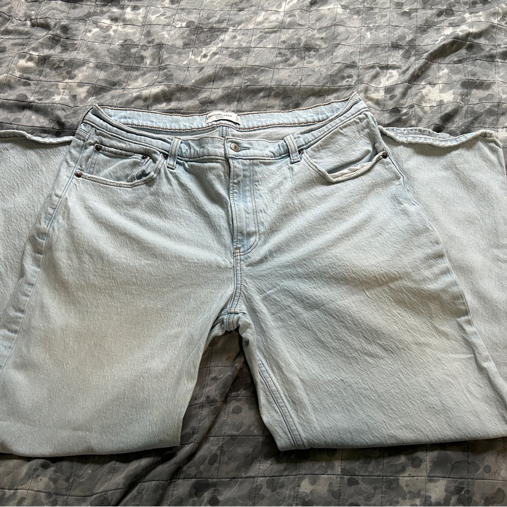 A&F Baggy Low Rise Jeans